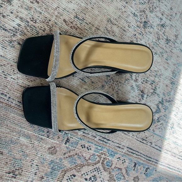 Shoes - Diamonte black pumps